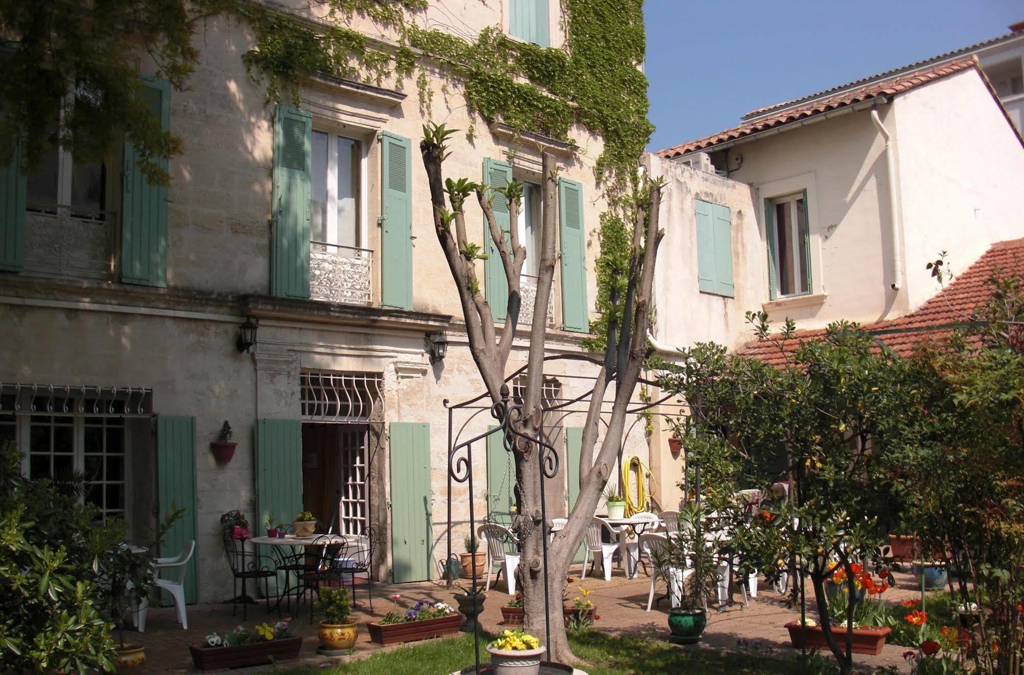 Au Saint Roch - Hotel Et Jardin Awinion Zewnętrze zdjęcie